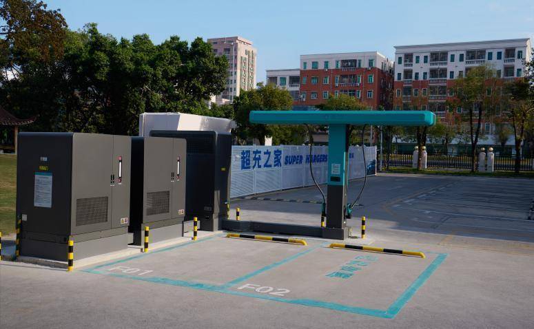 图11-比亚迪闪充站中站