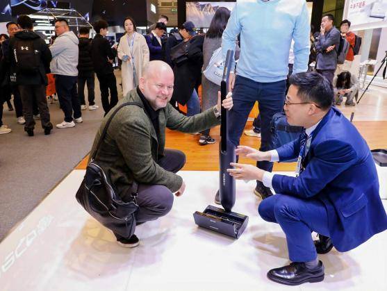 体验为王，HIZERO赫兹0吸力清洁家族系列新品亮相AWE 2026