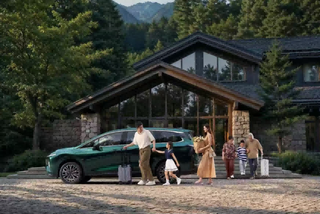 汽车行业洗牌洗出一张王牌，华为乾崑智驾+大六座，10.49万元起售