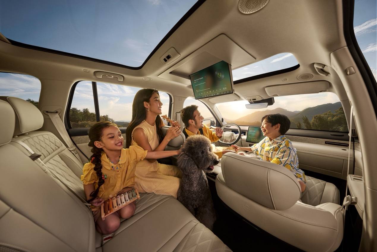 豆包座舱助手与Momenta R7世界模型携手赋能，荣威家越07预售价13.78万元起